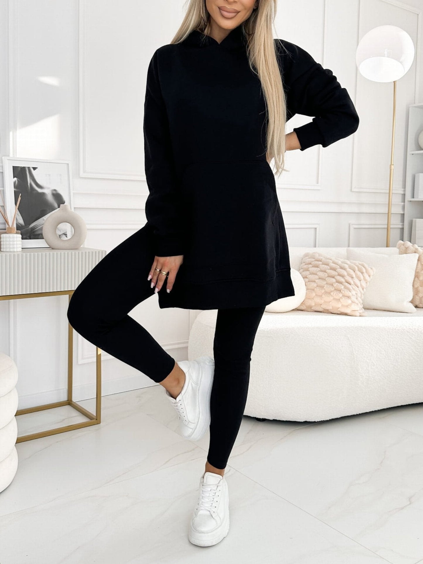 Stilla | Stor Hættetrøje og Tætsiddende Leggings til Kvinder.
