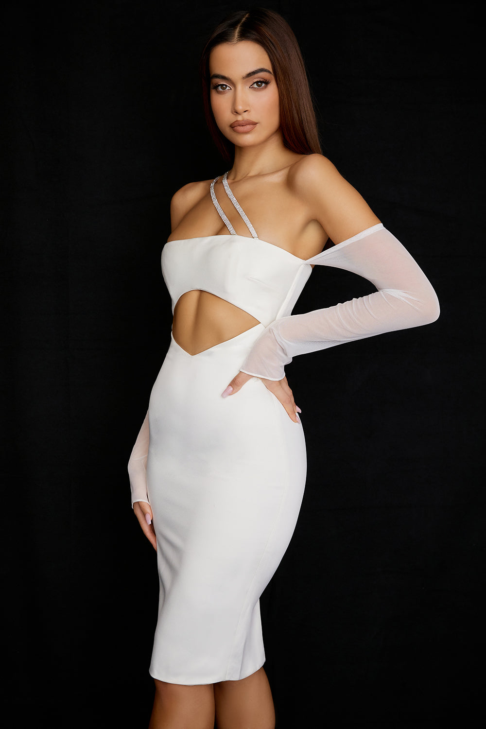 Stilla | Ivory Satin Midikjole Med Udskæring