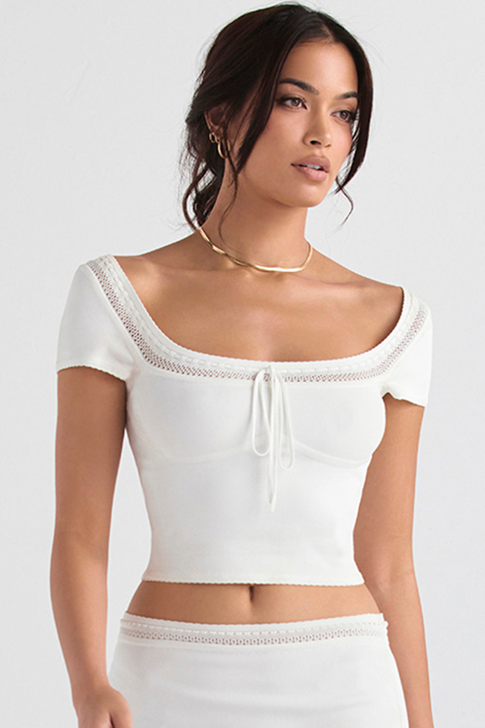 Stilla | Elfenbensfarvet Elegante Ribstrikket Top Med Mini Nederdel