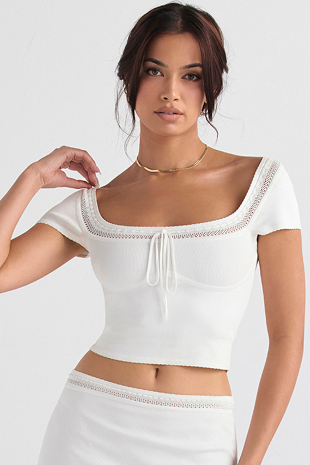 Stilla | Elfenbensfarvet Elegante Ribstrikket Top Med Mini Nederdel