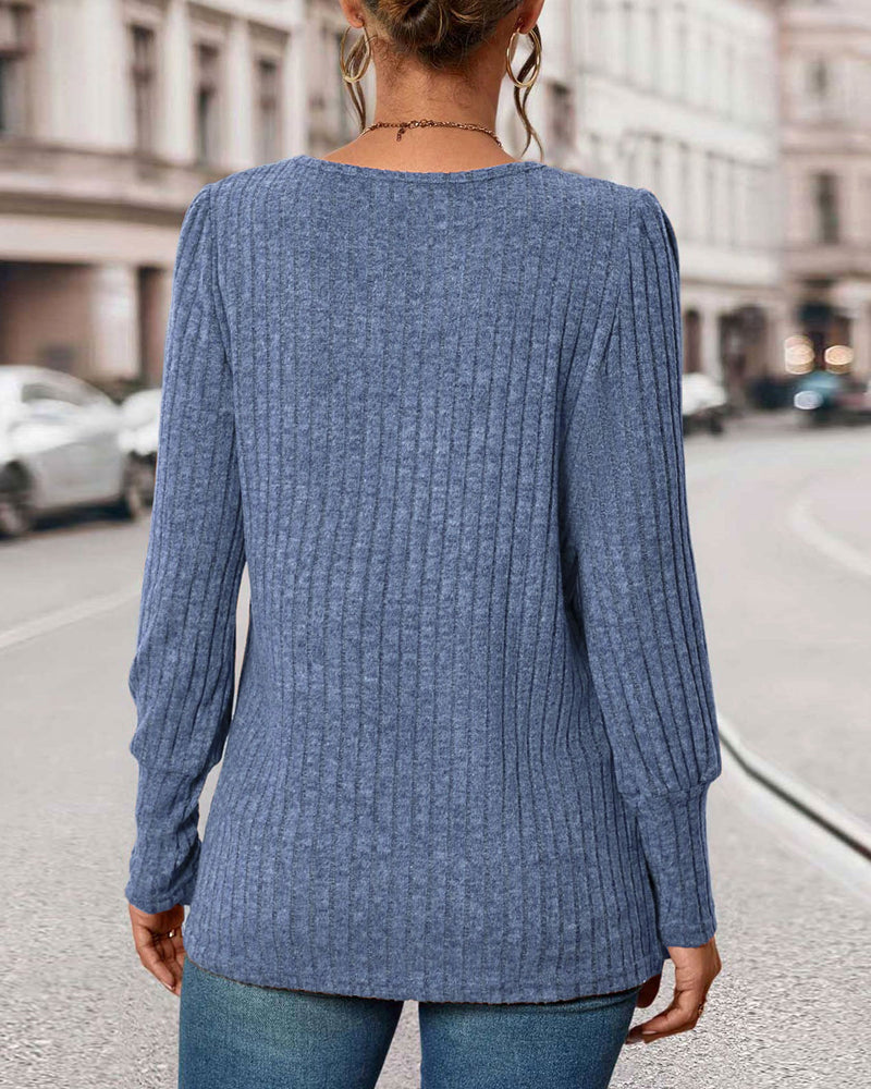 Stilla | Elegant ribtrøje med knapdetaljer
