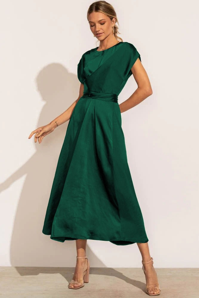 Stilla | Elegant Kjole Med Flot Drapering Til En Sofistikeret Stil