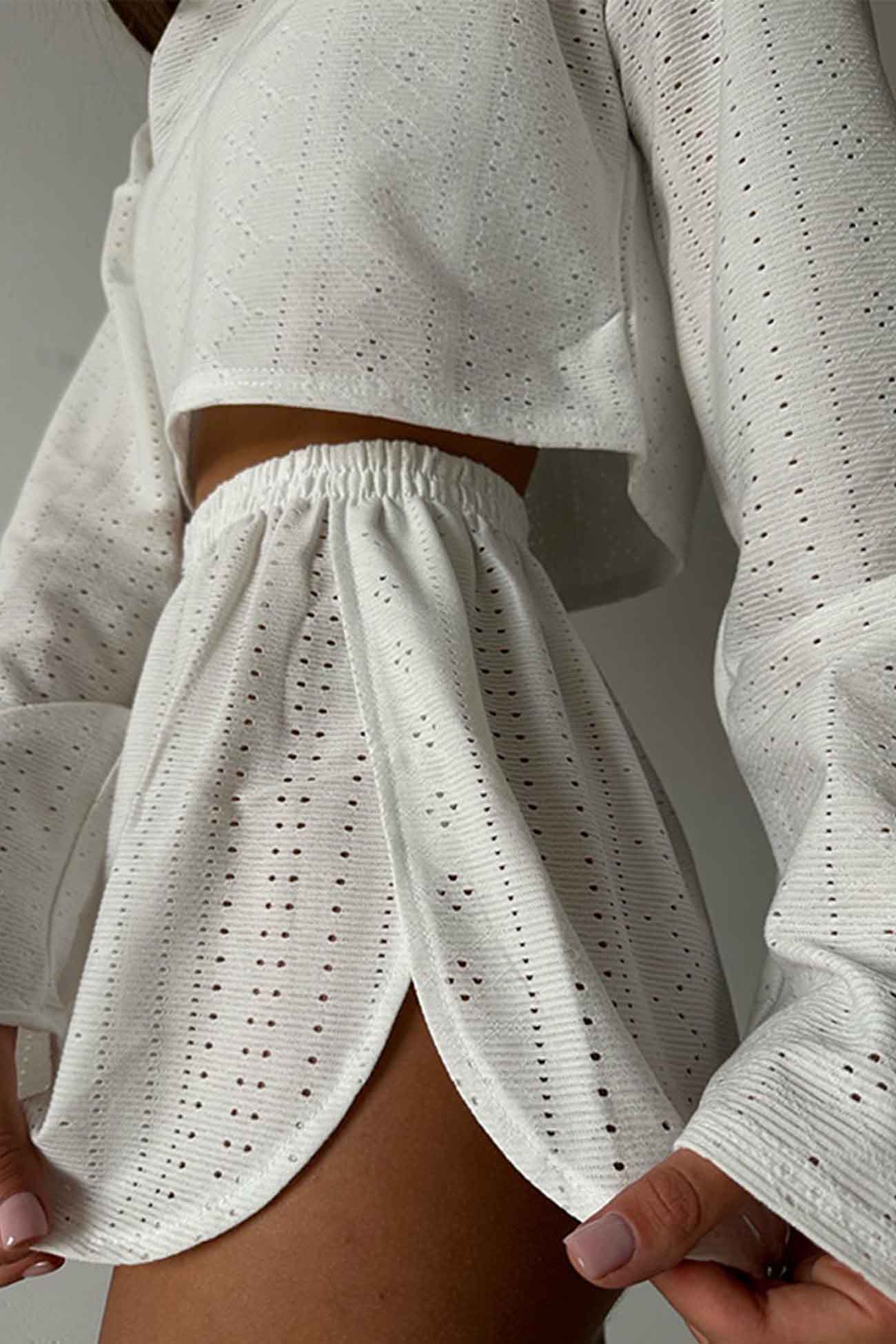 Stilla | To-delt Sæt Med Langærmet Overdel og Smalle Shorts Med Slidsser