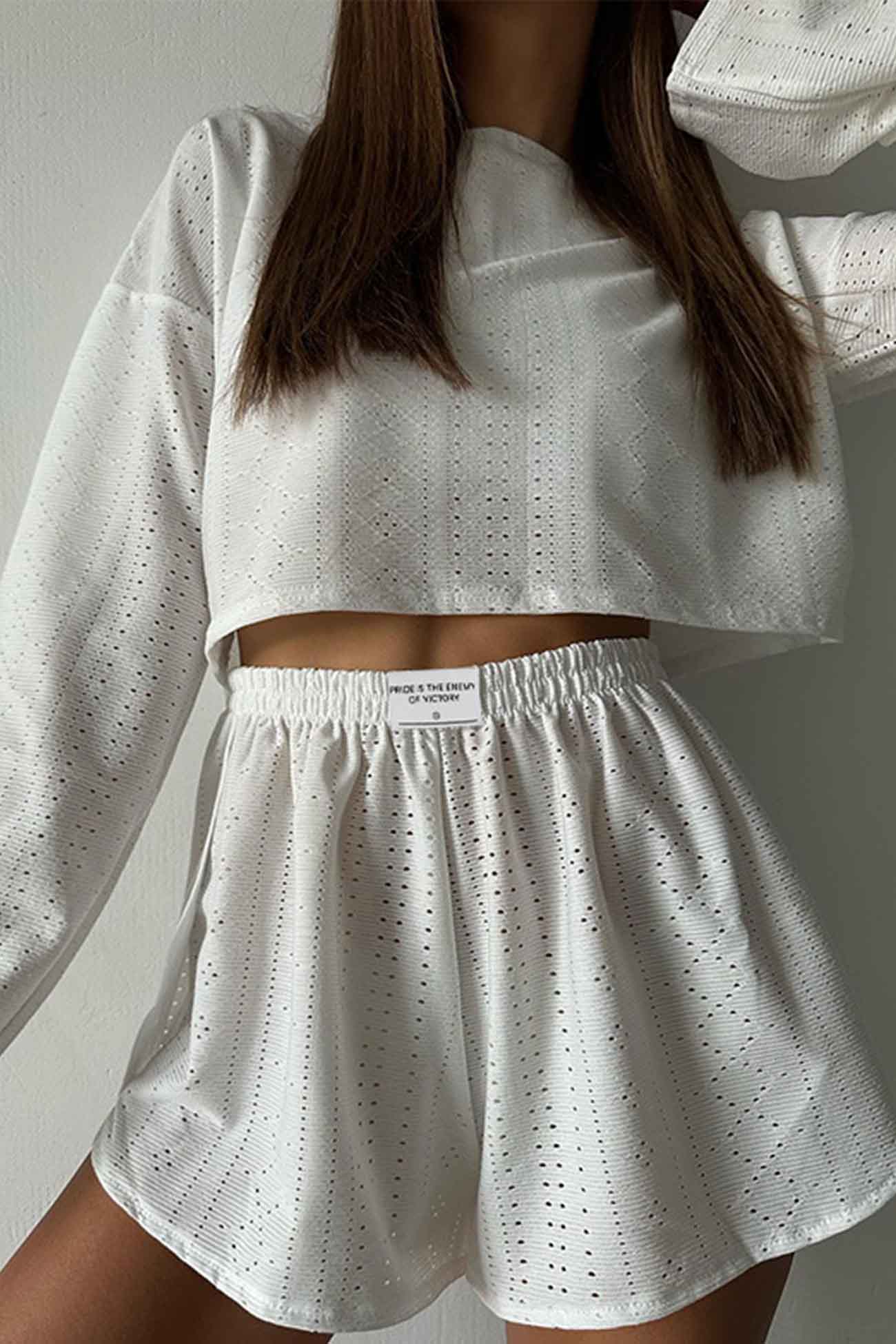 Stilla | To-delt Sæt Med Langærmet Overdel og Smalle Shorts Med Slidsser