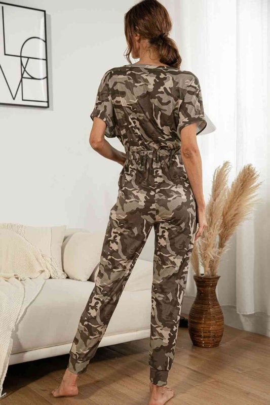 Stilla | Halsbundet Kortærmet Jumpsuit
