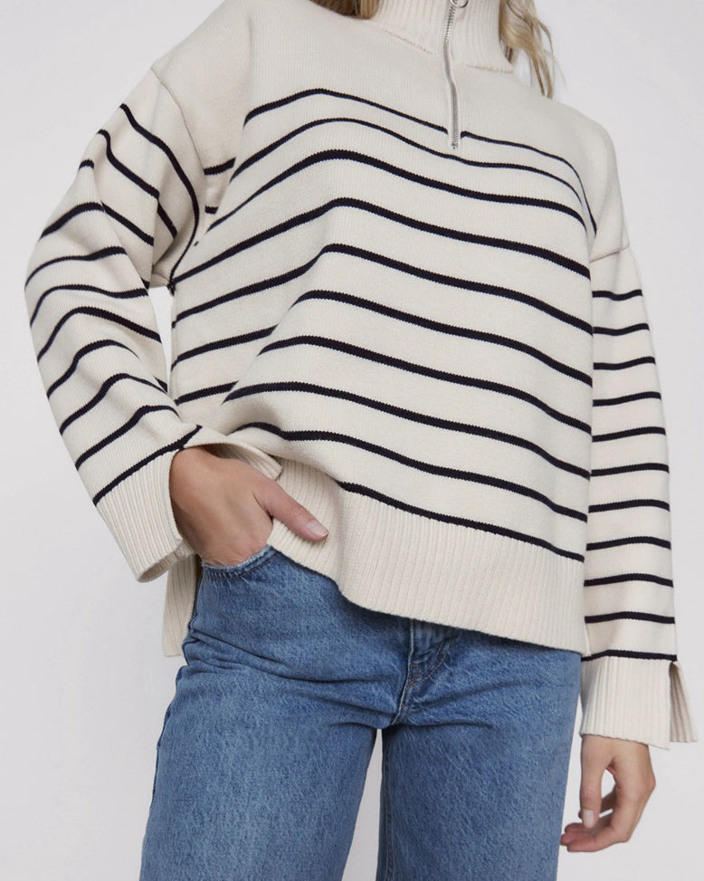 Stilla | Bluse Ivy i Stribet Netlook Med Lynlås Uddybning