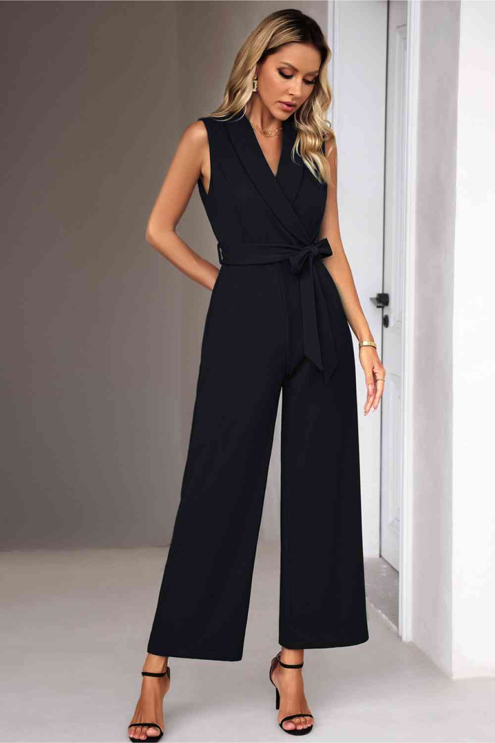 Stilla | Talje sjal krave ærmeløs jumpsuit