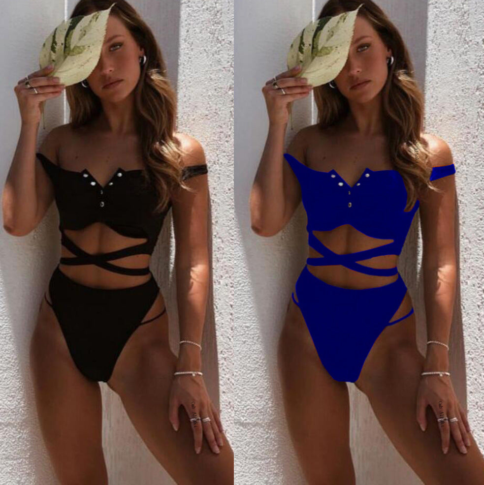 Dame Cut-Out Badedragt med innovative stropper og knapdetaljer Stilla