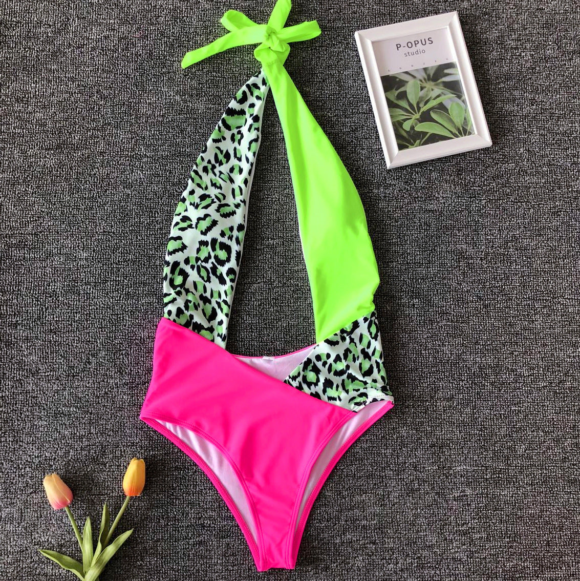 Dame Cut-Out badedragt med asymmetrisk farver og raffinerede knudedetaljer Stilla