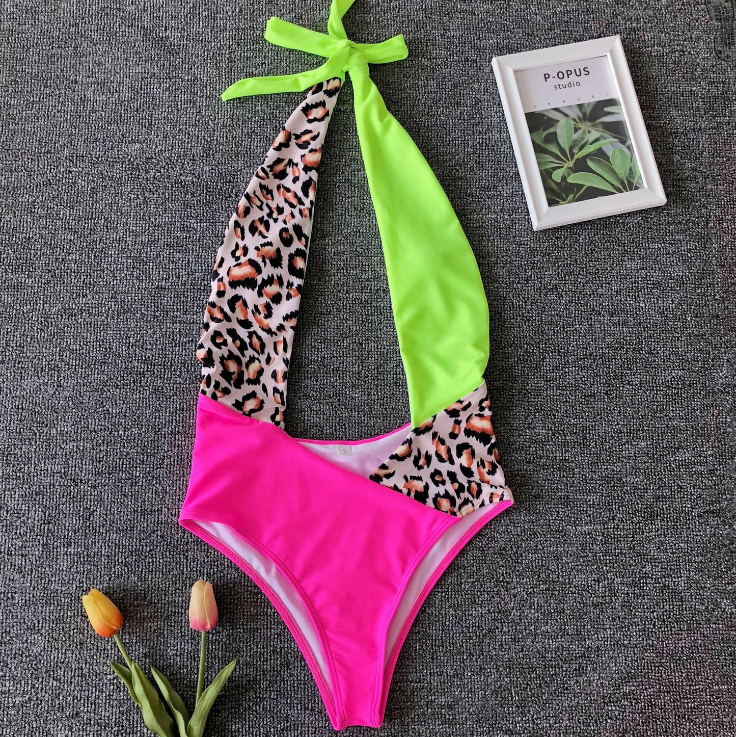 Dame Cut-Out badedragt med asymmetrisk farver og raffinerede knudedetaljer Stilla