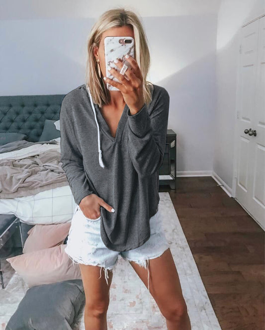 Dame afslappet hoodie-top med dyb v-hals og moderne snit Stilla