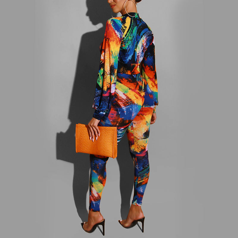 Dame strapless jumpsuit med farverigt penselstræk-design og figursyet pasform Stilla