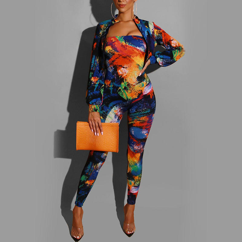 Dame strapless jumpsuit med farverigt penselstræk-design og figursyet pasform Stilla