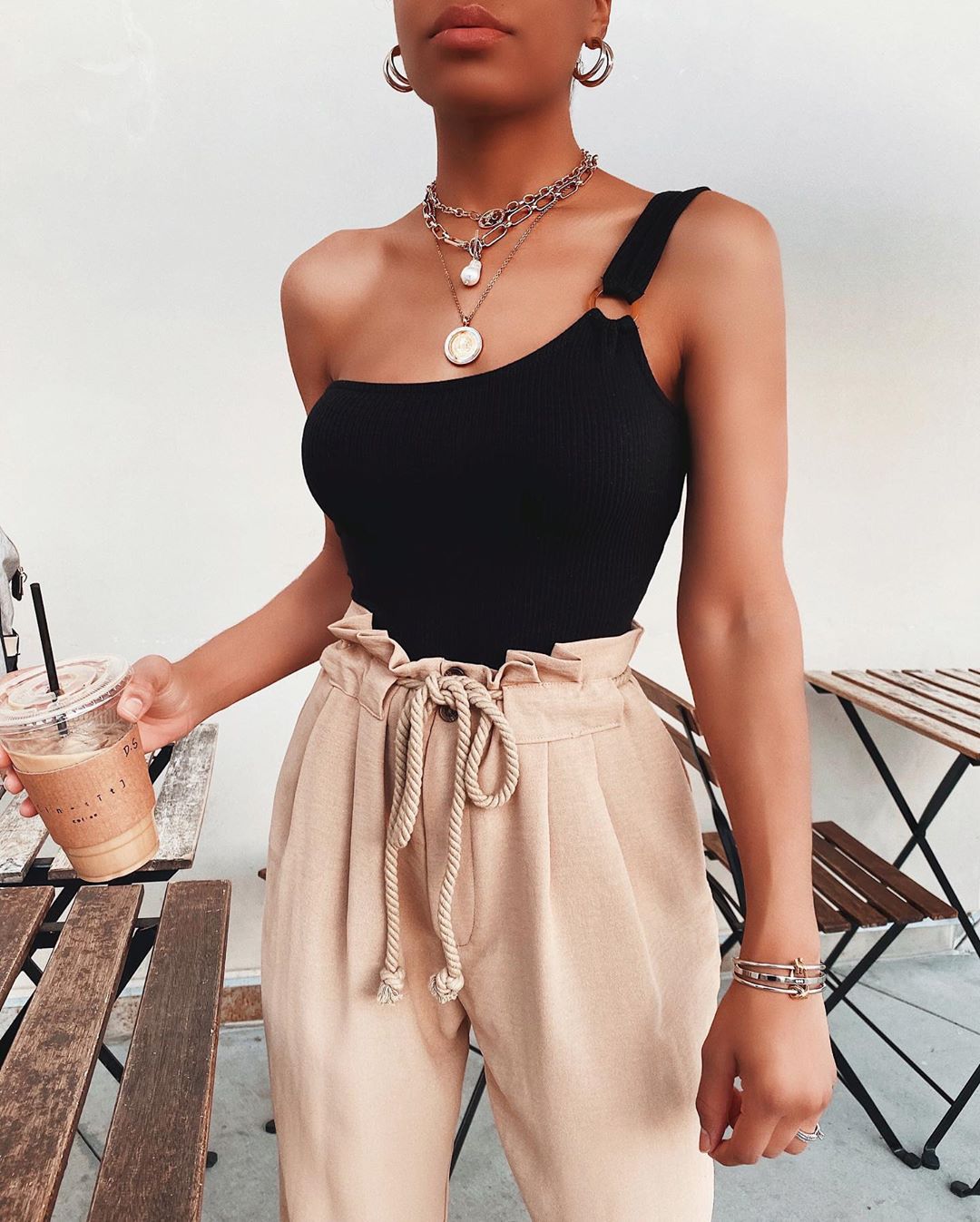 Dame Elegant Én-delte Badedragt med asymmetrisk design og moderigtig ring-detalje Stilla