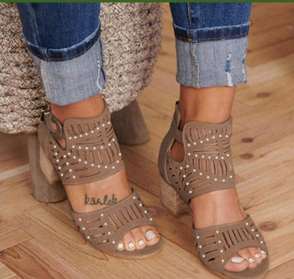 Dame Åbne Sandaletter med dekorativ perforeringsdesign og behagelig blokhæl Stilla