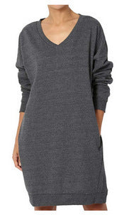 Dame afslappet langærmet kjole med dyb V-udskæring og lommer Stilla