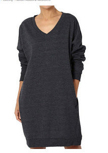 Dame afslappet langærmet kjole med dyb V-udskæring og lommer Stilla