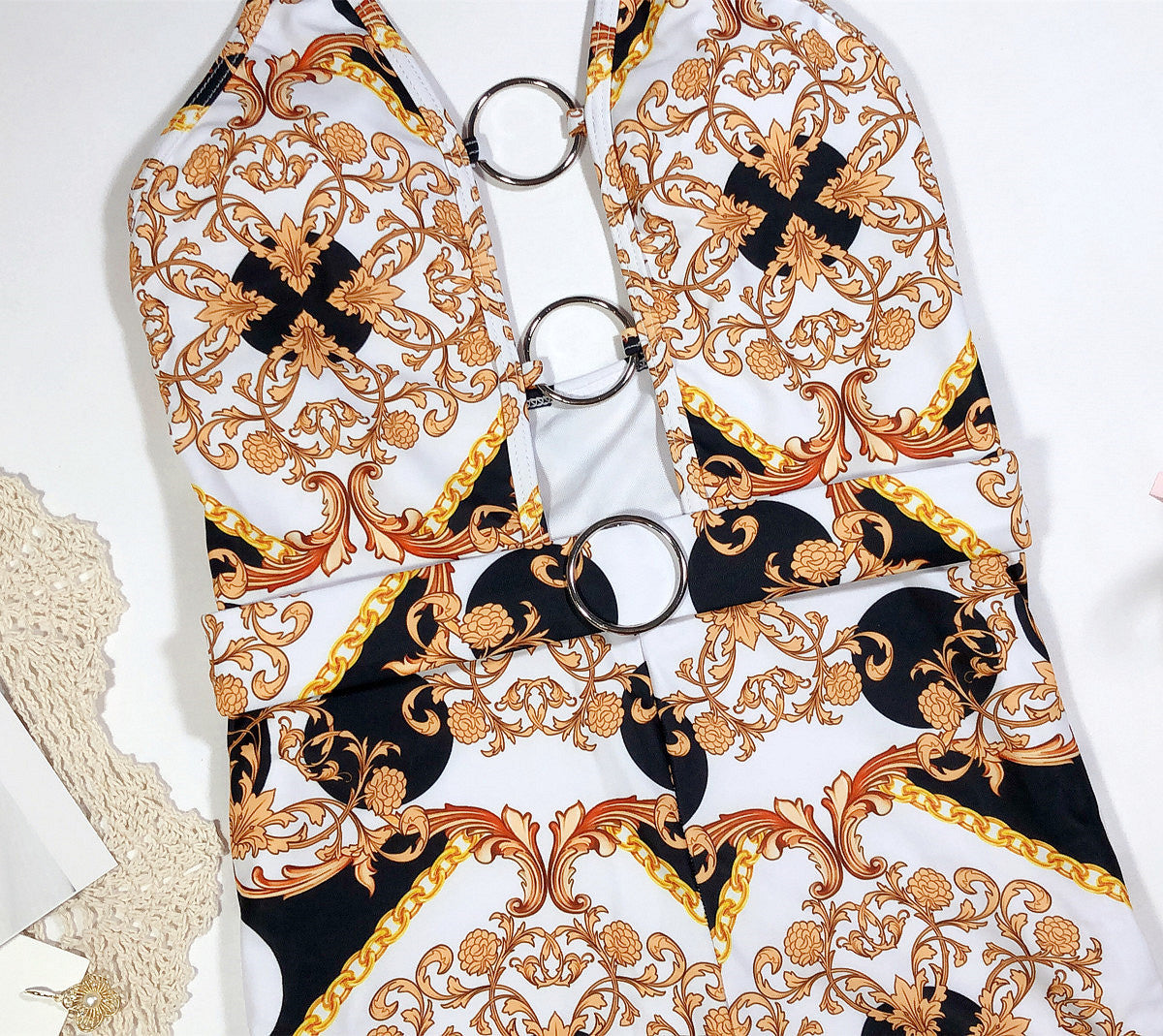 Dame Cut-Out badedragt med elegant ringdetalje og moderne design Stilla