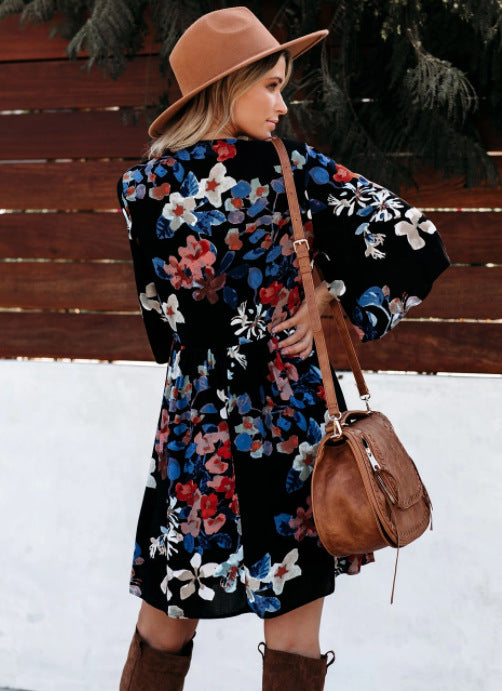 Dame A-linje kjole med klokkeærmer i blomsterprint Stilla