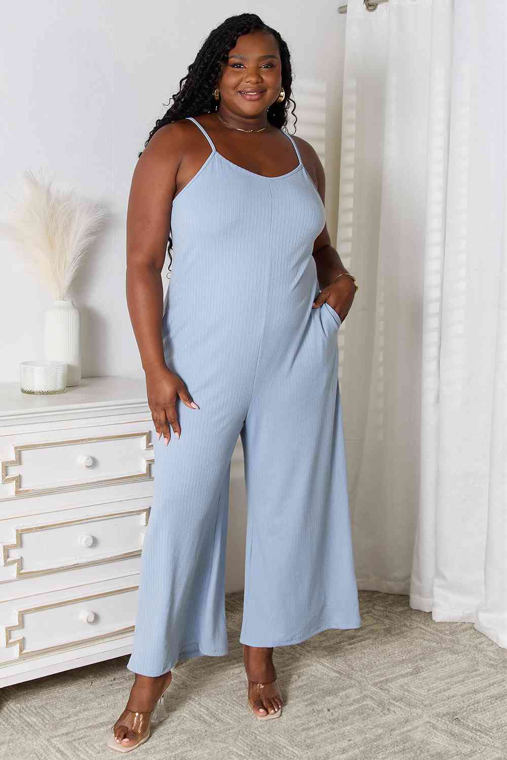 Stilla | Bae Fuld Størrelse Spaghetti Strop V-hals Jumpsuit