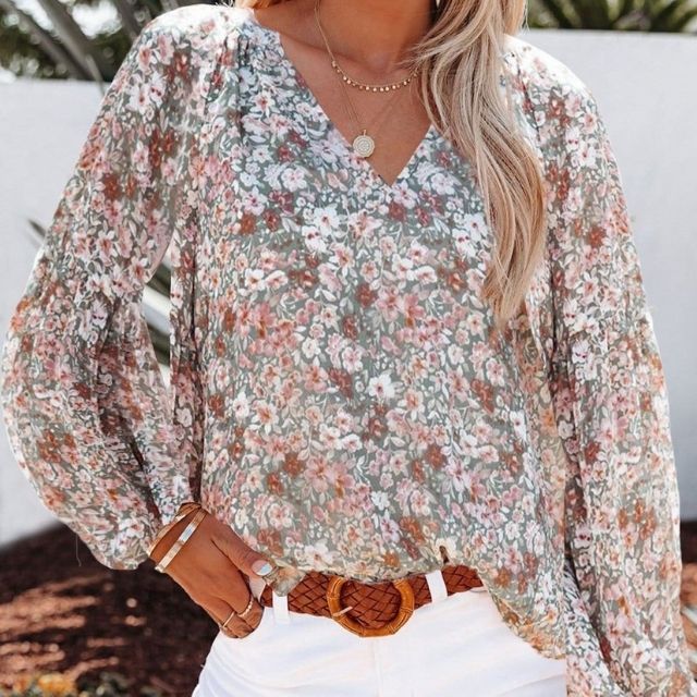 Stilla | Let blomstret bluse med trompetærmer