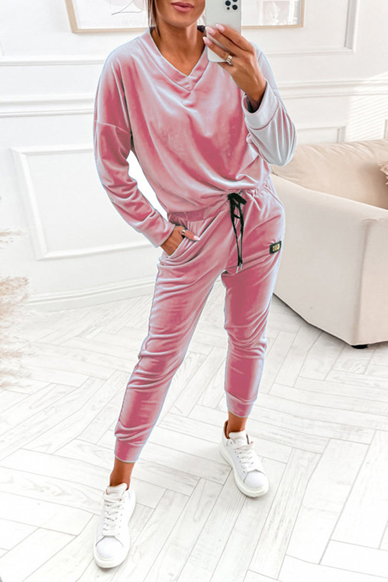 Stilla | Læder Løs To-delt Jumpsuit Med Fast Bremse, V-hals og Lange Ærmer