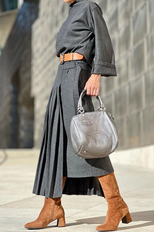 Stilla | Lækre britiske kjoler med folder og leopardbælte, rund halsudskæring og talje nederdel