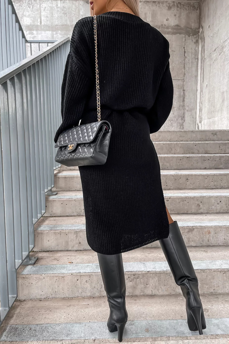 Stilla | Enkle Elegante Kjoler Med Lange Ærmer, Slids og Rund Halsudskæring