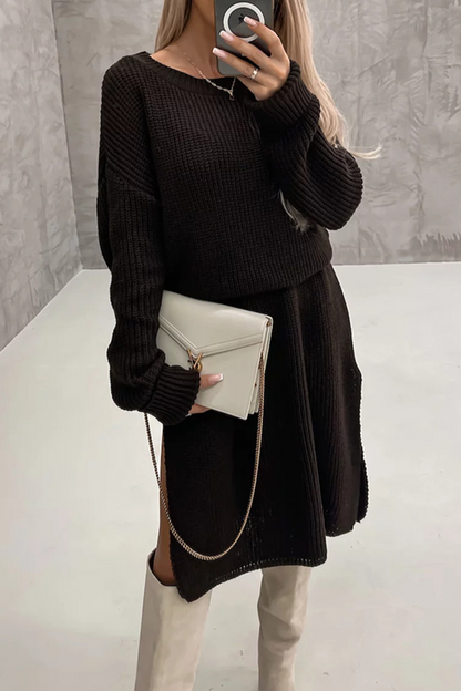 Stilla | Enkle Elegante Kjoler Med Lange Ærmer, Slids og Rund Halsudskæring