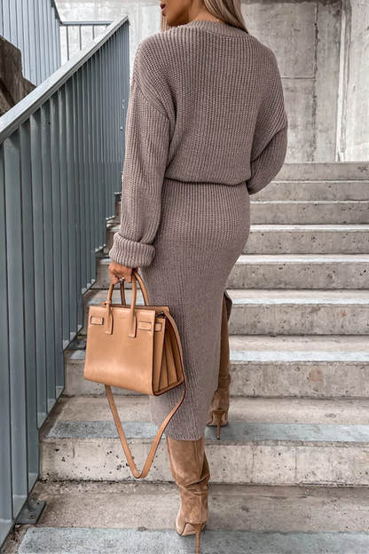 Stilla | Enkle Elegante Kjoler Med Lange Ærmer, Slids og Rund Halsudskæring