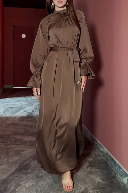 Stilla | Elegante Ensfarvede Bandagekjoler Med Ståkrave og A-linje