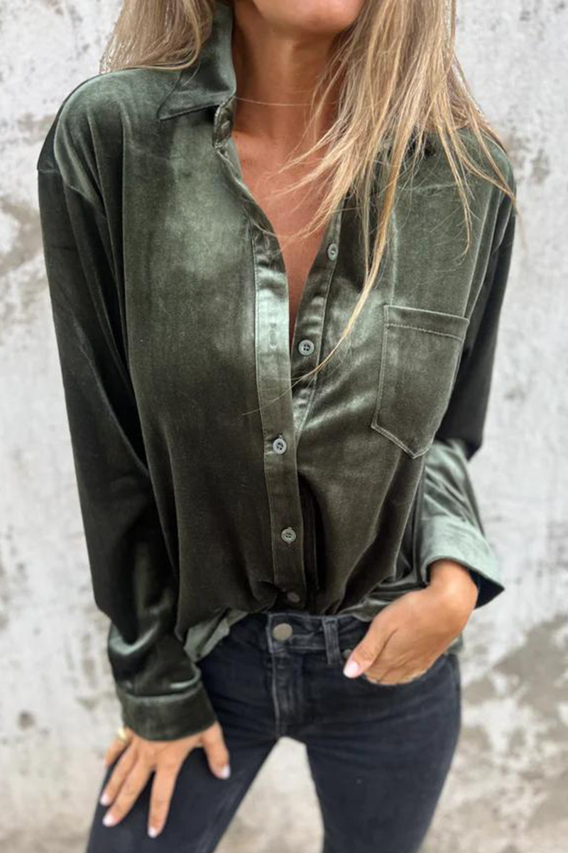 Stilla | Ensfarvede Casual Bluser Med Lommeflap og Omslået Krave