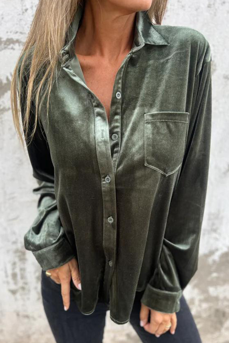 Stilla | Ensfarvede Casual Bluser Med Lommeflap og Omslået Krave