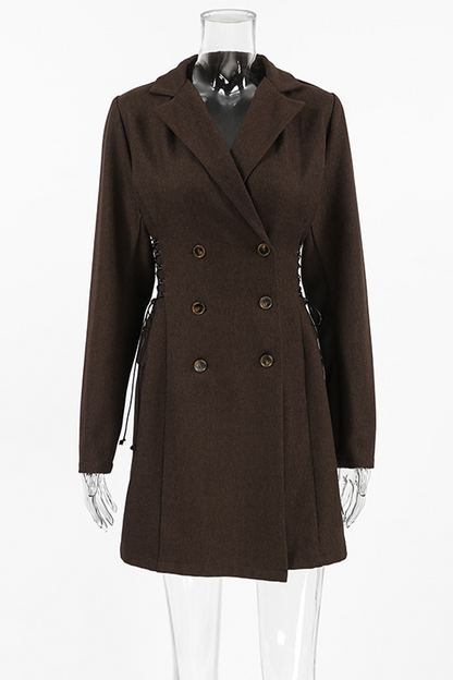 Stilla | Elegante jakkekjoler til hverdagen med knapper og stropper og ombukbart krave.