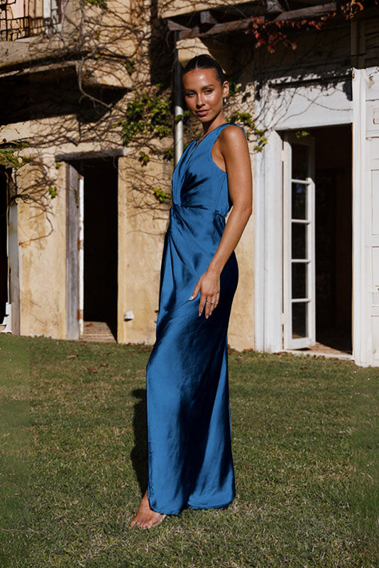 Stilla | Lang Satin Kjole med Slids Polyester Elegant & Tidløs