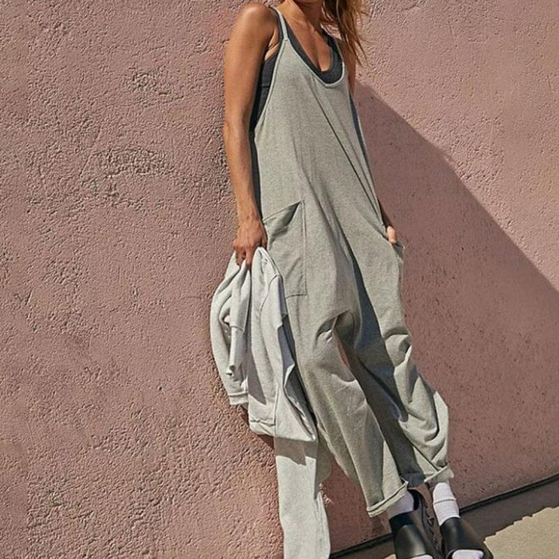 Stilla | Den Perfekte Minimalistiske Jumpsuit Med Lommer Og V-udskæring