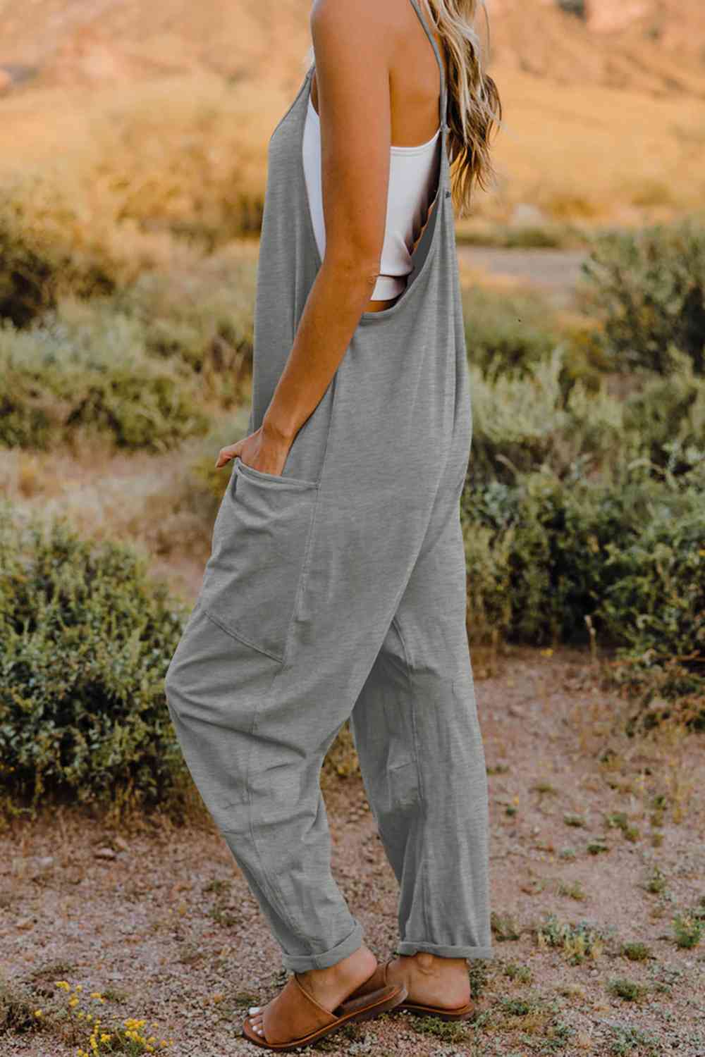 Stilla | Tag V-hals ærmeløs jumpsuit med lomme