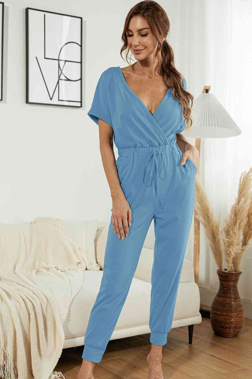 Stilla | Halsbundet Kortærmet Jumpsuit