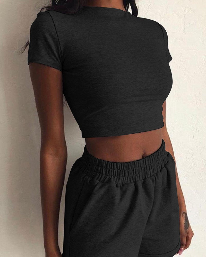 Dame Cropped Rullekraveoverdel og Relaxed Fit Shorts Sæt Stilla