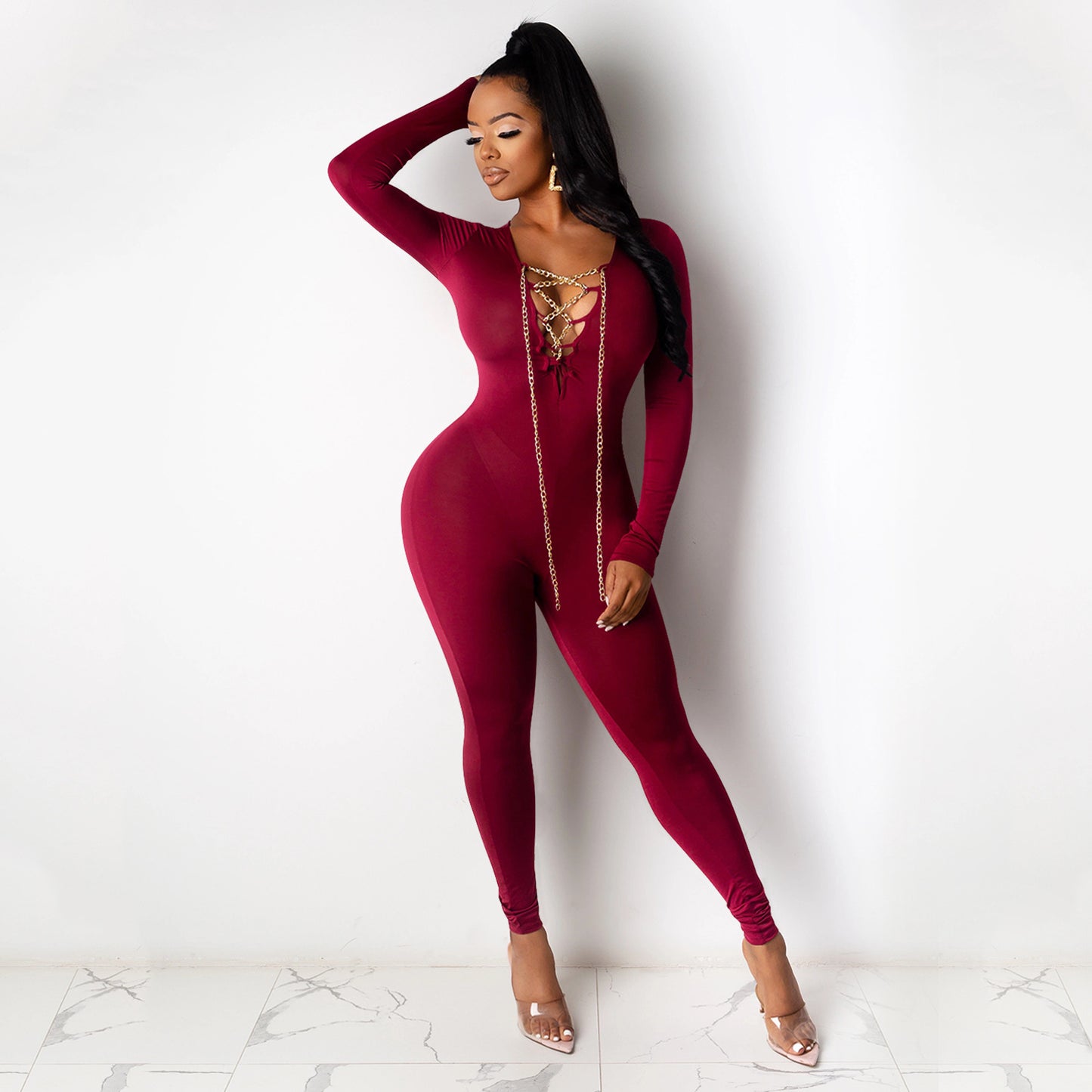 Dame Bodycon jumpsuit med dyb V-hals og iøjnefaldende snøredetaljer Stilla