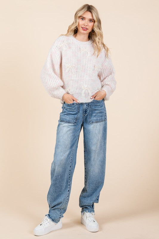 Stilla | Pullover af groft strik med broderet knude
