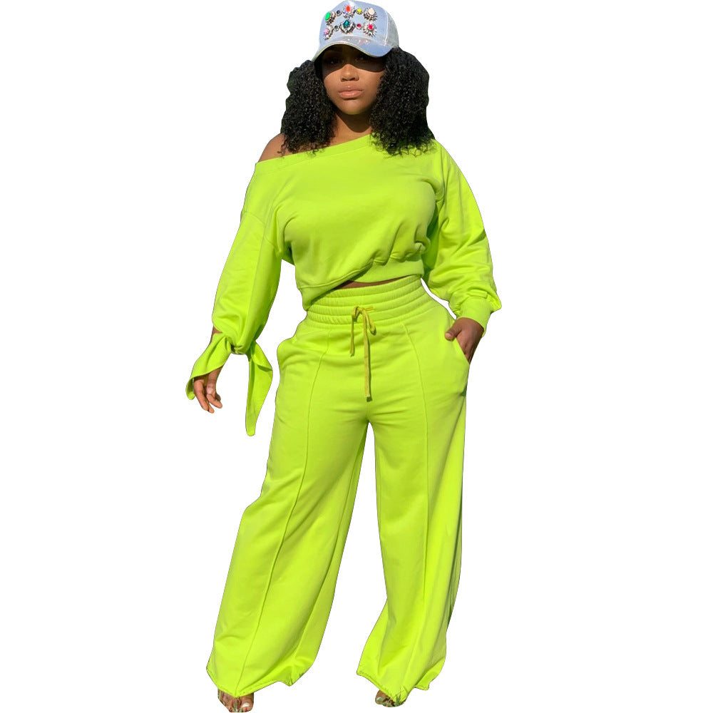 Dame afslappet og moderigtigt fritidssæt med raffinerede detaljer Stilla