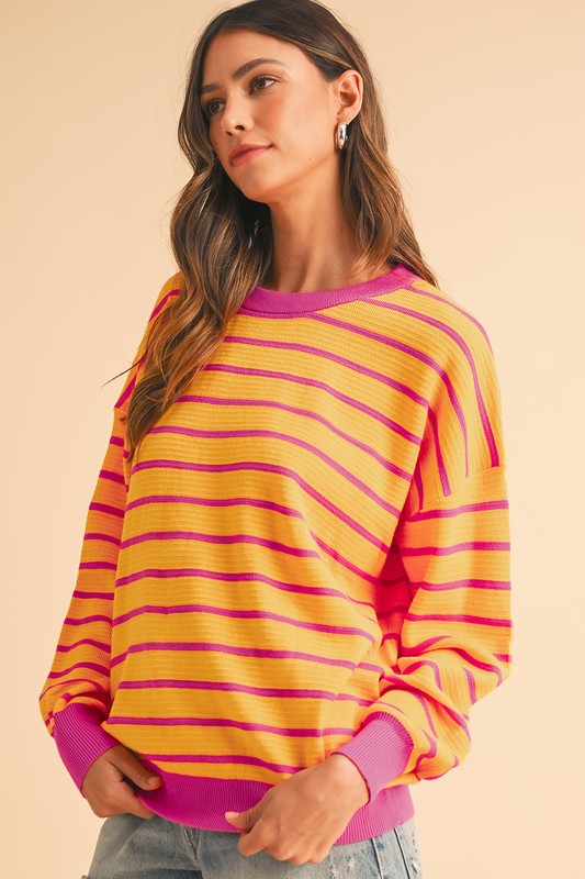 Stilla | Bred Stribet Pullover Med Rund Halsslutning og Hængende Skuldre
