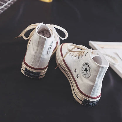 Dame højt format sneakers lavet af let og åndbart lærred med klassisk design Stilla