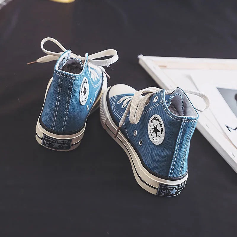 Dame højt format sneakers lavet af let og åndbart lærred med klassisk design Stilla