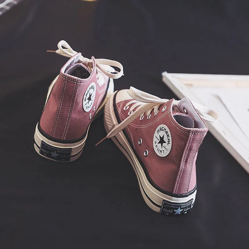 Dame højt format sneakers lavet af let og åndbart lærred med klassisk design Stilla