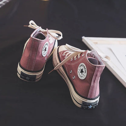 Dame højt format sneakers lavet af let og åndbart lærred med klassisk design Stilla