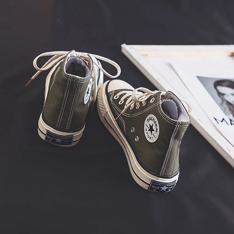 Dame højt format sneakers lavet af let og åndbart lærred med klassisk design Stilla