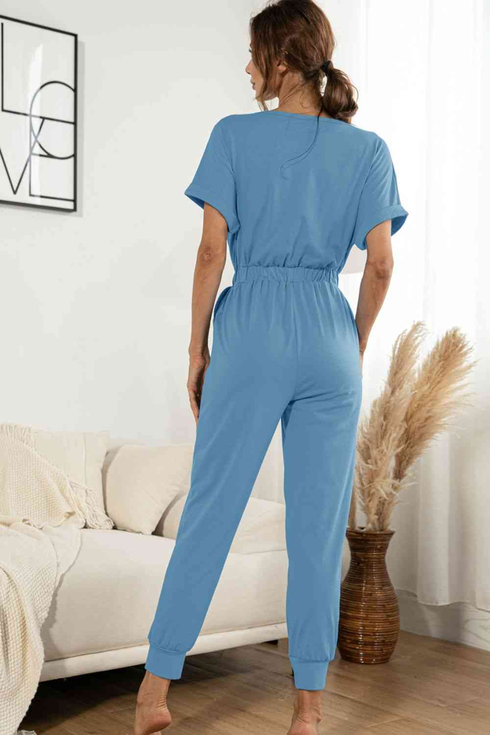 Stilla | Halsbundet Kortærmet Jumpsuit