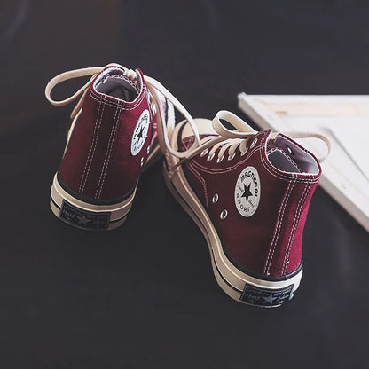 Dame højt format sneakers lavet af let og åndbart lærred med klassisk design Stilla